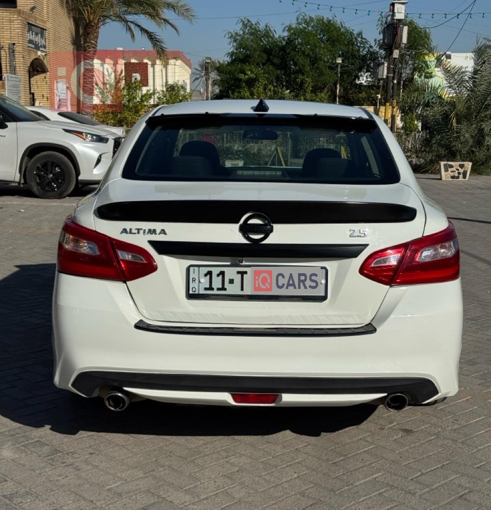 نيسان ألتيما